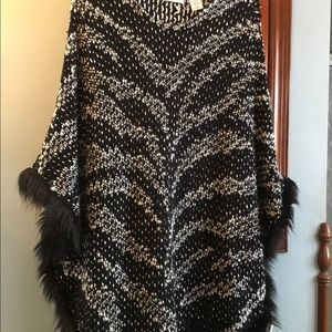 Alfred Dunner L/XL Poncho Black/White